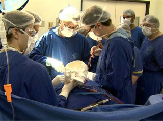 Illustration for article titled Surgeons In Brazil Successfully Implant A 3D-Printed Titanium Skull